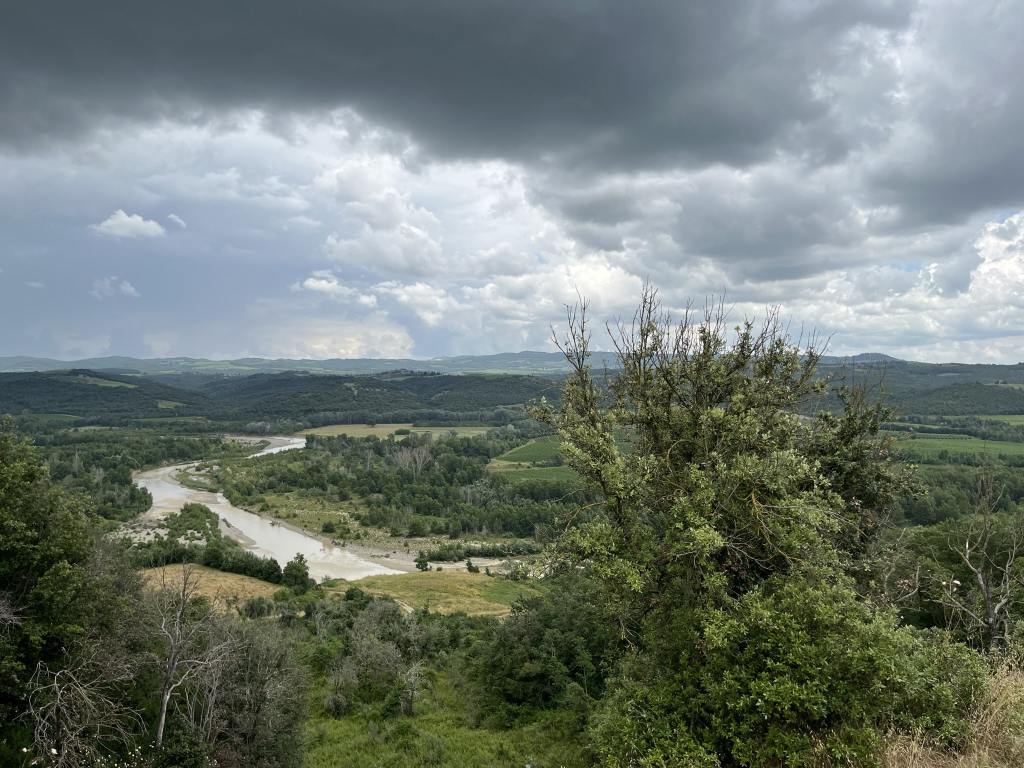Block auf den Fluss Ombrone